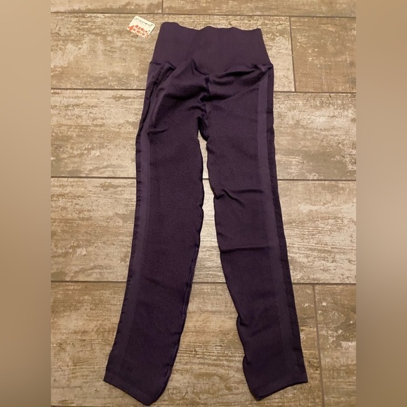 Free People Movement Free Throw Leggings in Blue Violet Size XS NWT - Picture 8 of 9